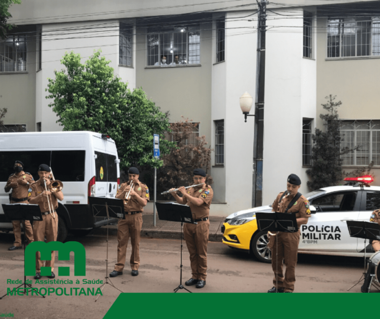 Apresentação da banda da Polícia Militar do paraná aos profissionais de saúde Apresentação da banda da Polícia Militar do paraná aos profissionais de saúde